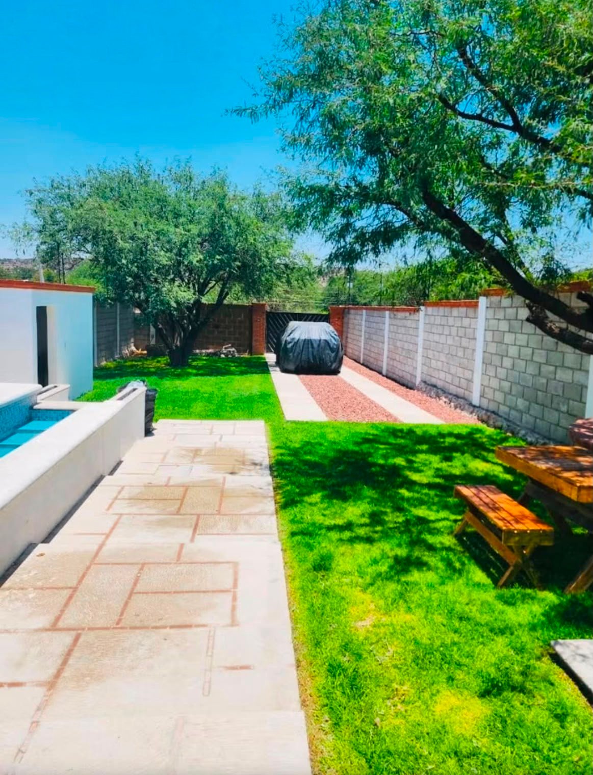 Jardín y zona de descanso de casa vacacional en Tequisquiapan Querétaro
